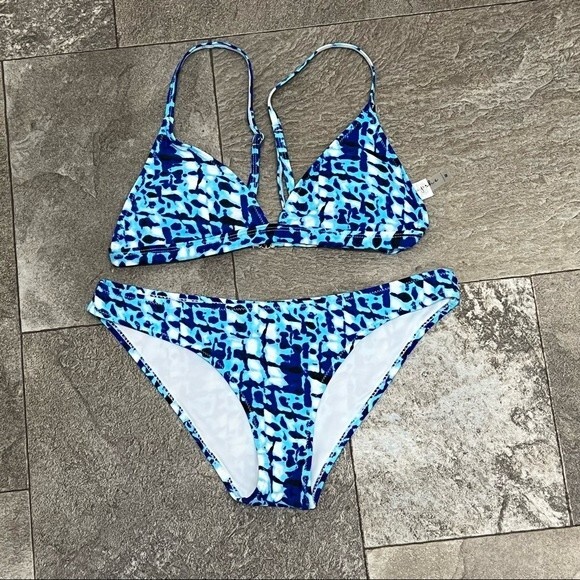 Cupshe medium blue bikini adjustable straps removable pads (pads included) - Picture 1 of 7